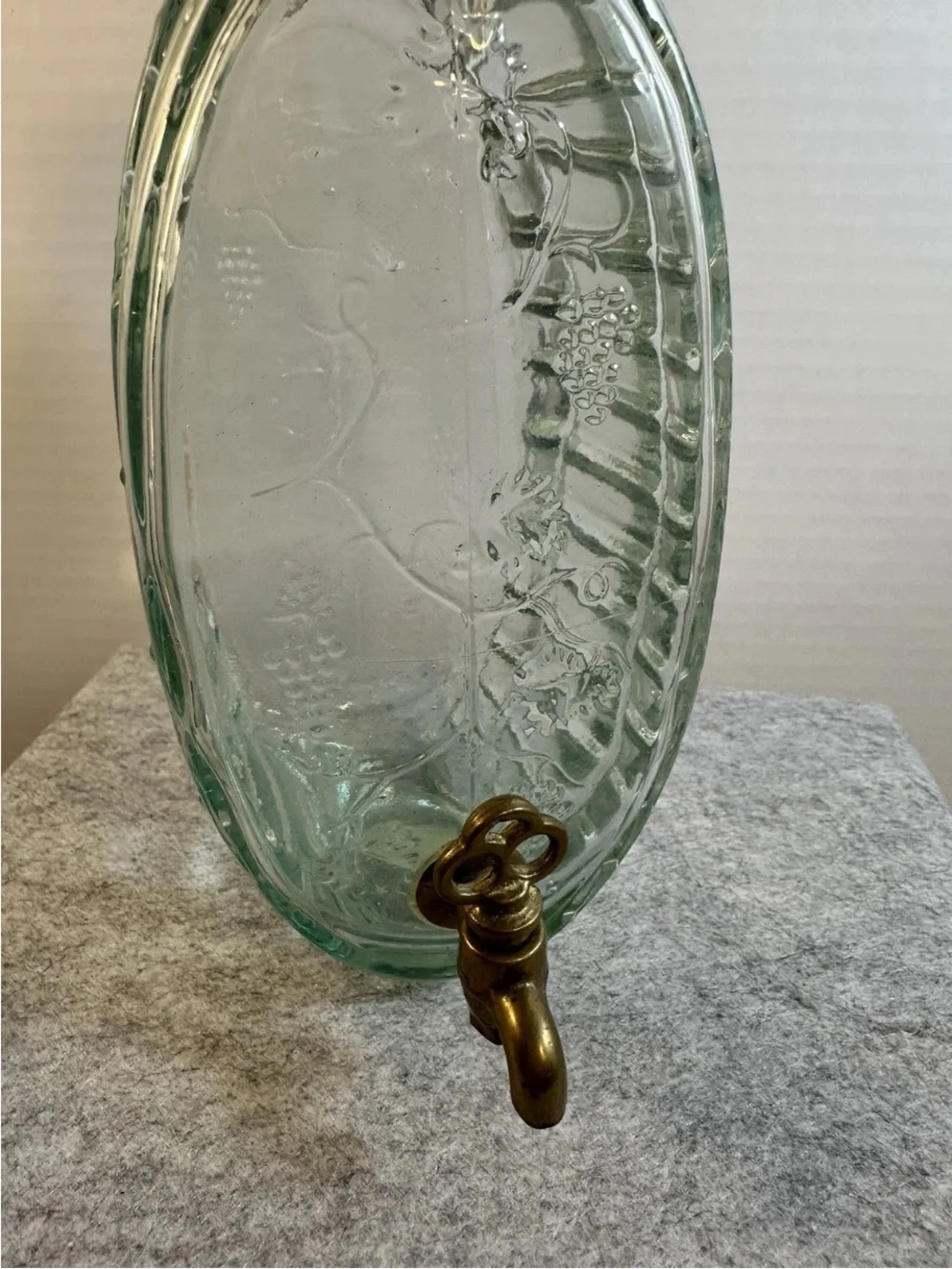 Vtg  Green Italian Glass Wine Dispenser Cork Top brass Spigot  Vine Design
